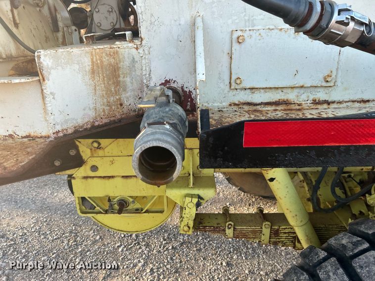 image for item DN0518 1989 Amertek Inc. 2500L hydroseeder truck