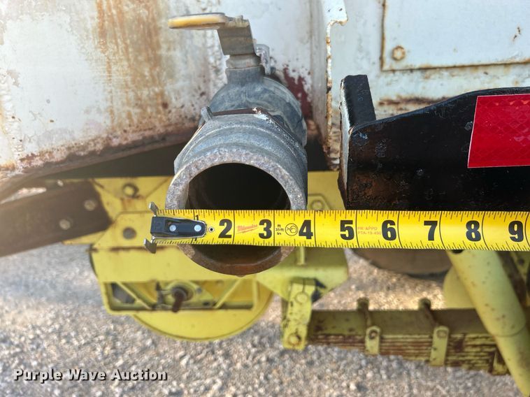 image for item DN0518 1989 Amertek Inc. 2500L hydroseeder truck