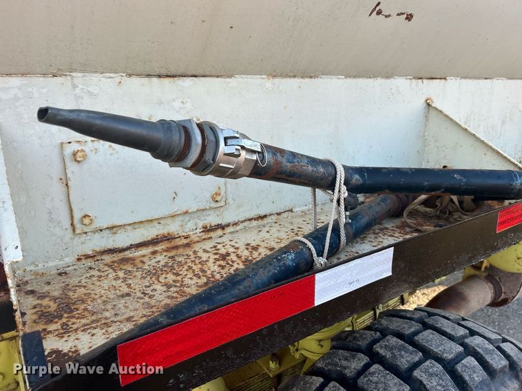image for item DN0518 1989 Amertek Inc. 2500L hydroseeder truck