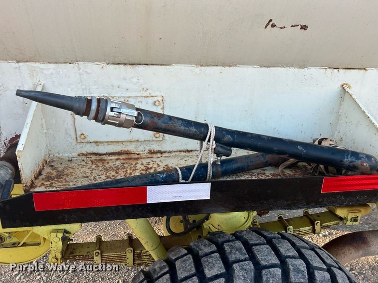 image for item DN0518 1989 Amertek Inc. 2500L hydroseeder truck