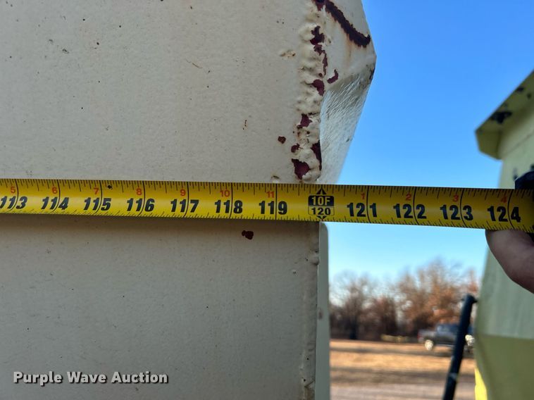 image for item DN0518 1989 Amertek Inc. 2500L hydroseeder truck