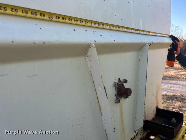 image for item DN0518 1989 Amertek Inc. 2500L hydroseeder truck