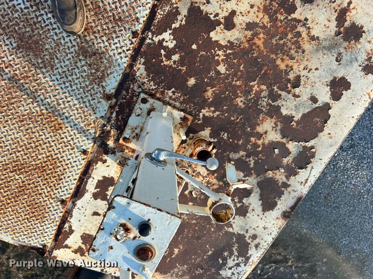 image for item DN0518 1989 Amertek Inc. 2500L hydroseeder truck