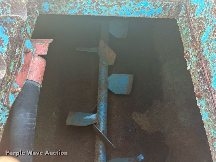 image for item DN0518 1989 Amertek Inc. 2500L hydroseeder truck