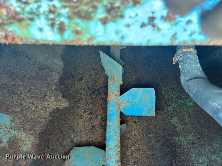 image for item DN0518 1989 Amertek Inc. 2500L hydroseeder truck