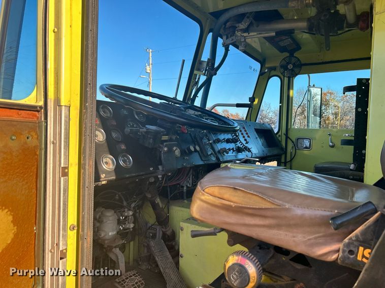 image for item DN0518 1989 Amertek Inc. 2500L hydroseeder truck