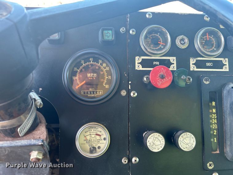 image for item DN0518 1989 Amertek Inc. 2500L hydroseeder truck