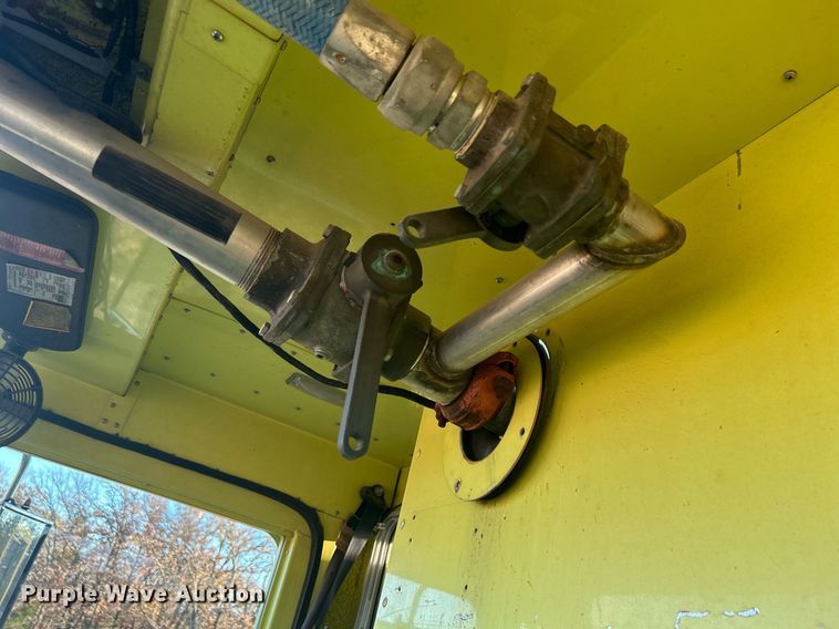 image for item DN0518 1989 Amertek Inc. 2500L hydroseeder truck