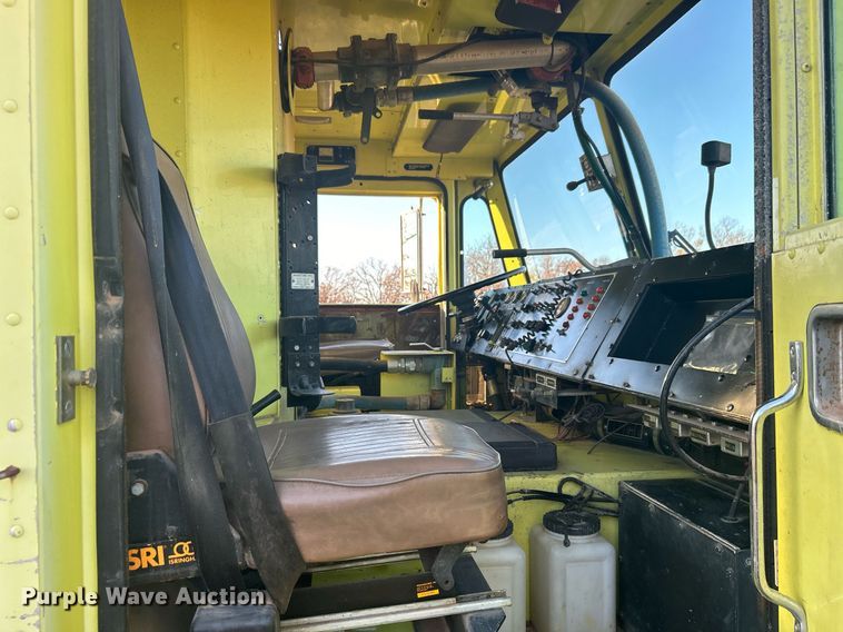 image for item DN0518 1989 Amertek Inc. 2500L hydroseeder truck