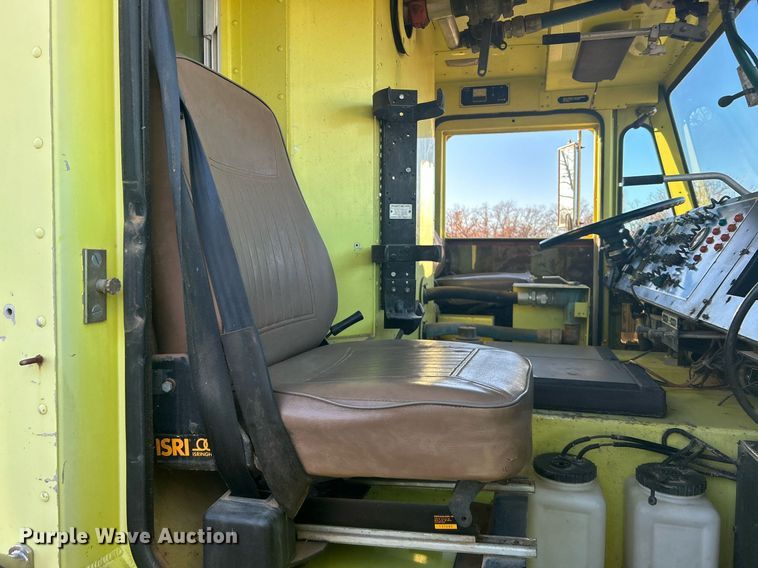 image for item DN0518 1989 Amertek Inc. 2500L hydroseeder truck