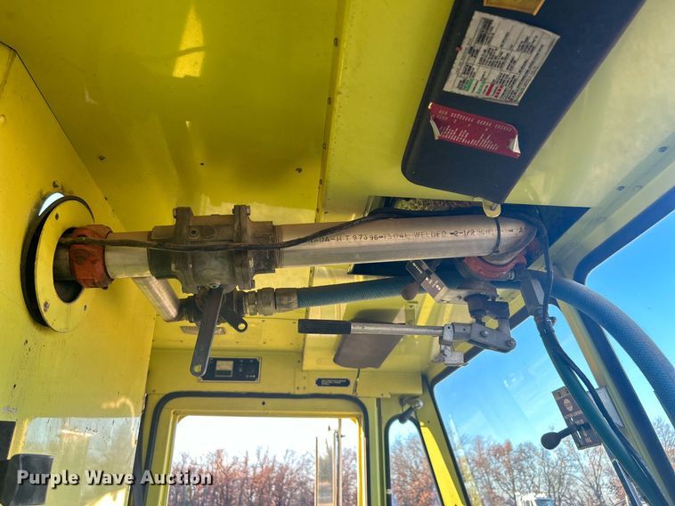 image for item DN0518 1989 Amertek Inc. 2500L hydroseeder truck