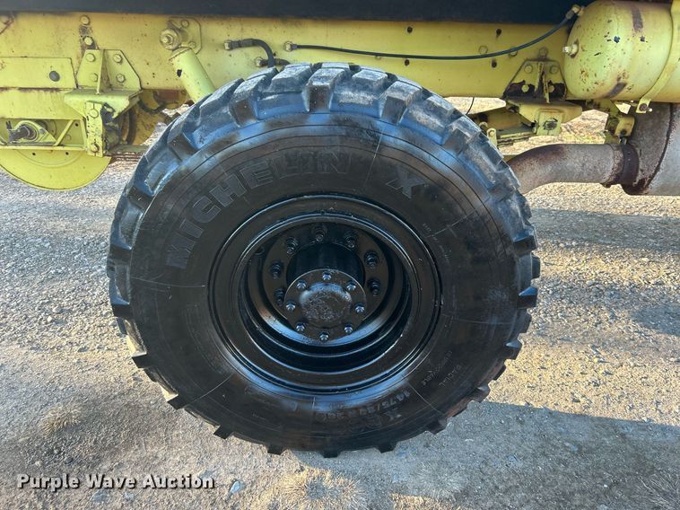 image for item DN0518 1989 Amertek Inc. 2500L hydroseeder truck