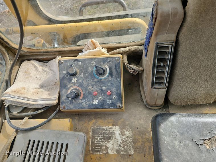 image for item DN7212 1994 Caterpillar  953B track loader