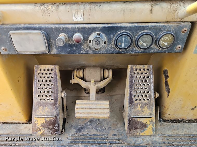 image for item DN7212 1994 Caterpillar  953B track loader