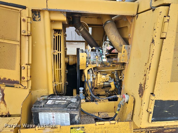 image for item DN7212 1994 Caterpillar  953B track loader