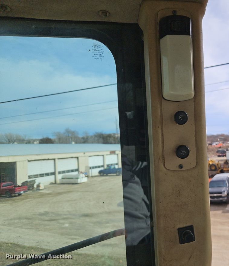 image for item DN7213 2001 Caterpillar  973C track loader