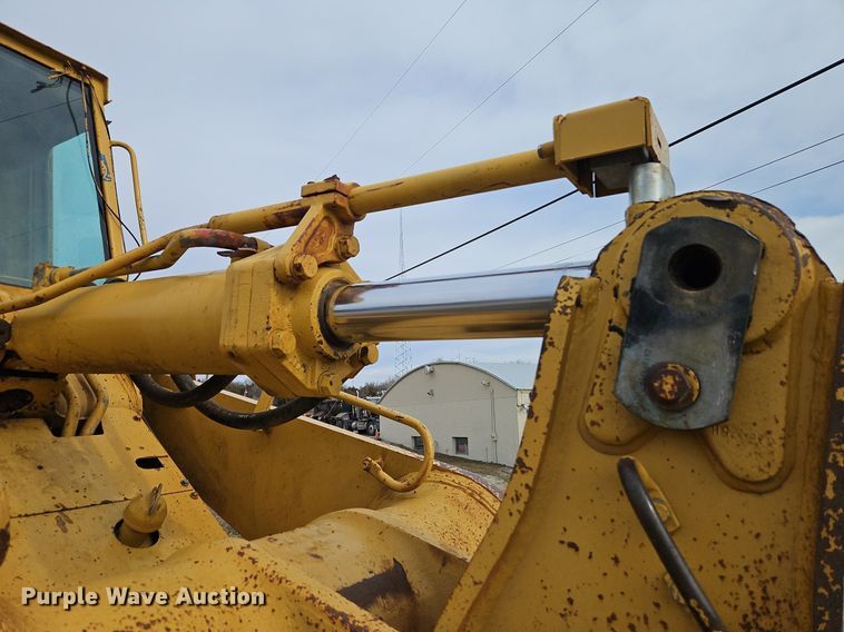image for item DN7214 1996 Caterpillar  963B track loader