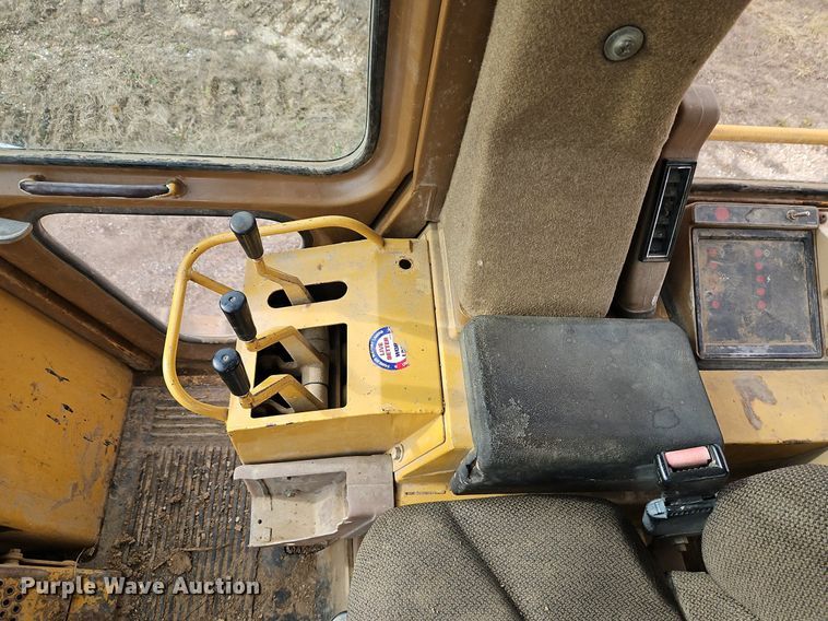 image for item DN7214 1996 Caterpillar  963B track loader