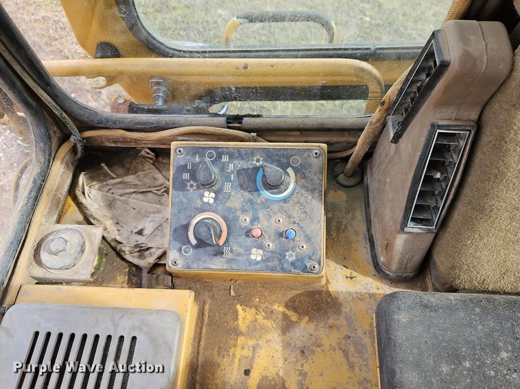 image for item DN7214 1996 Caterpillar  963B track loader