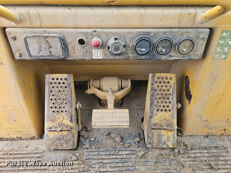 image for item DN7214 1996 Caterpillar  963B track loader
