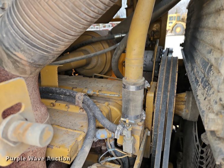 image for item DN7214 1996 Caterpillar  963B track loader