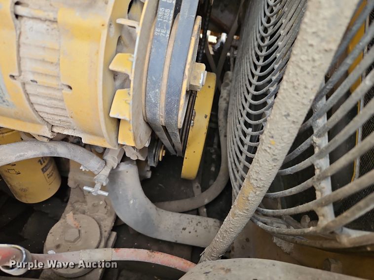 image for item DN7214 1996 Caterpillar  963B track loader