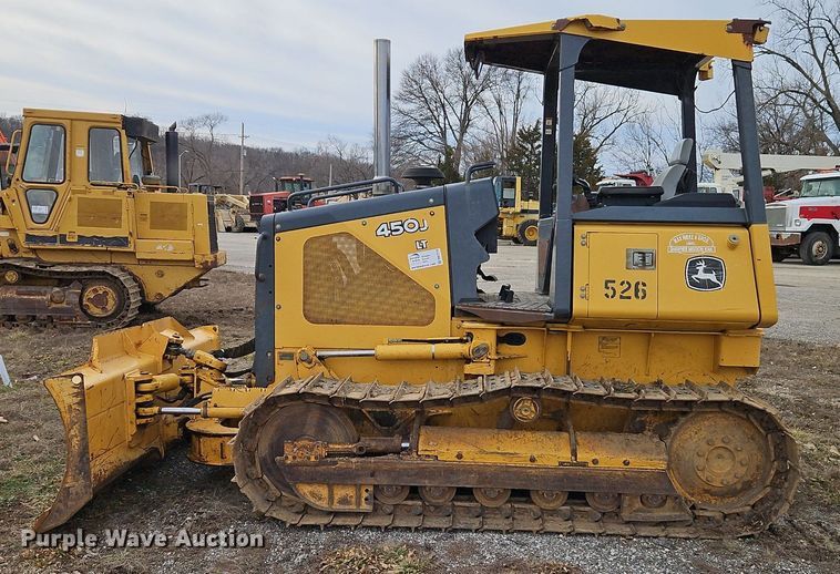 image for item DN7215 2005 John Deere 450J LT dozer