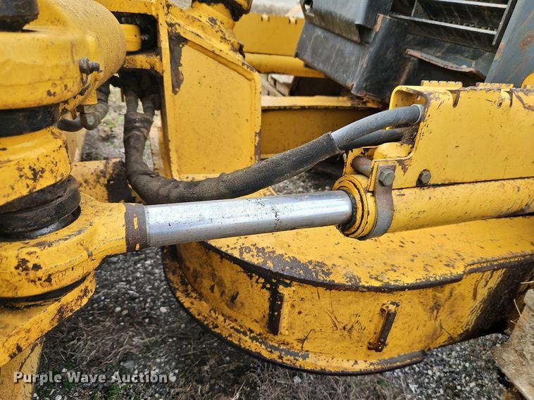 image for item DN7215 2005 John Deere 450J LT dozer