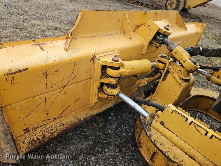 image for item DN7215 2005 John Deere 450J LT dozer