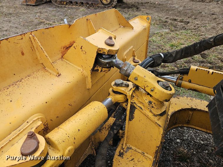 image for item DN7215 2005 John Deere 450J LT dozer