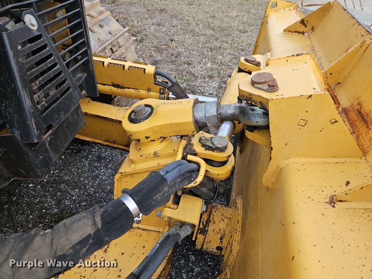 image for item DN7215 2005 John Deere 450J LT dozer
