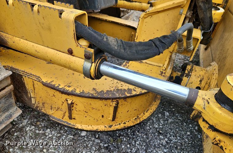 image for item DN7215 2005 John Deere 450J LT dozer