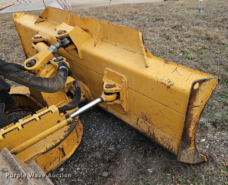 image for item DN7215 2005 John Deere 450J LT dozer