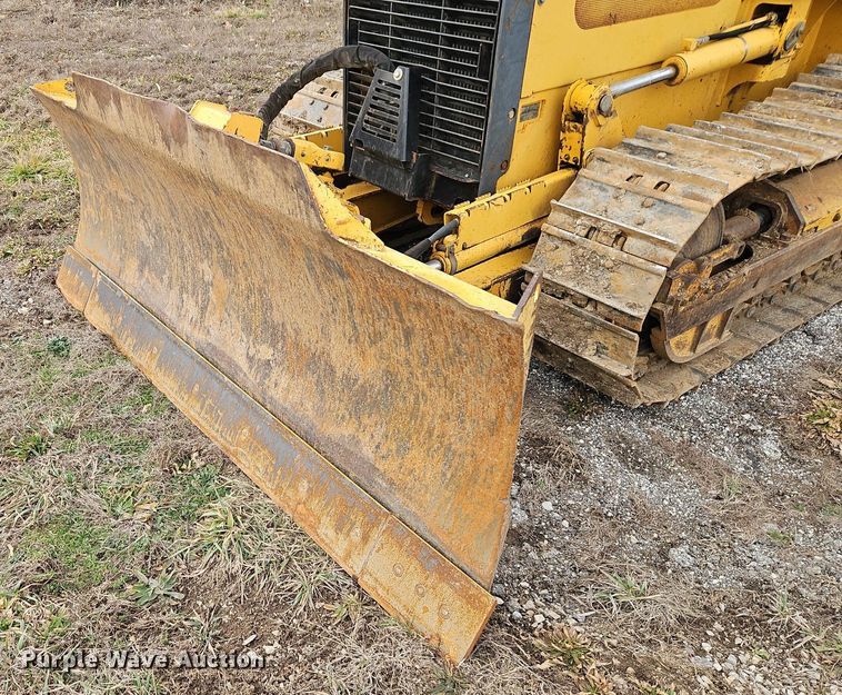 image for item DN7215 2005 John Deere 450J LT dozer