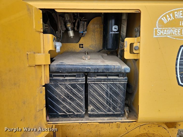 image for item DN7215 2005 John Deere 450J LT dozer