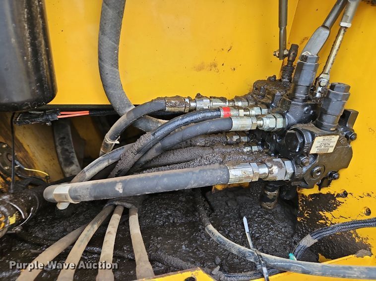 image for item DN7215 2005 John Deere 450J LT dozer