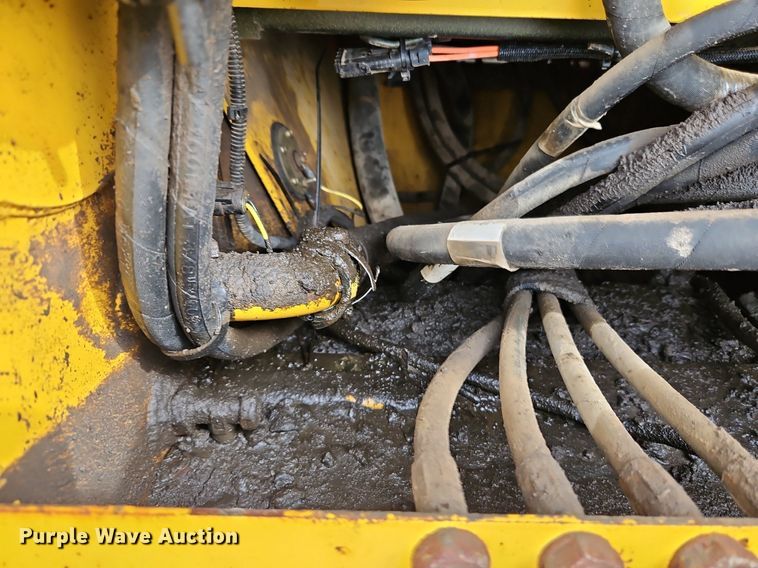 image for item DN7215 2005 John Deere 450J LT dozer