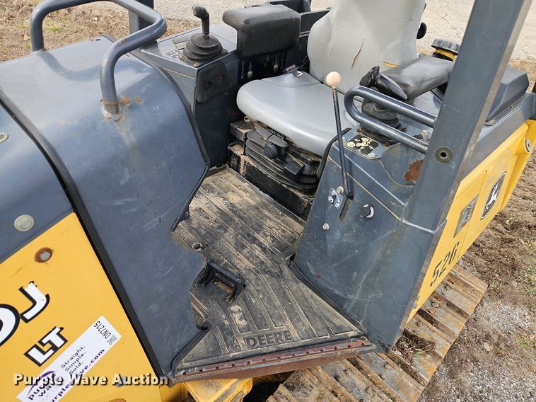 image for item DN7215 2005 John Deere 450J LT dozer