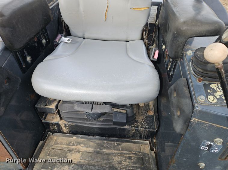 image for item DN7215 2005 John Deere 450J LT dozer