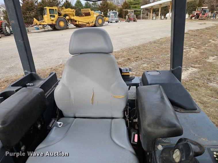 image for item DN7215 2005 John Deere 450J LT dozer