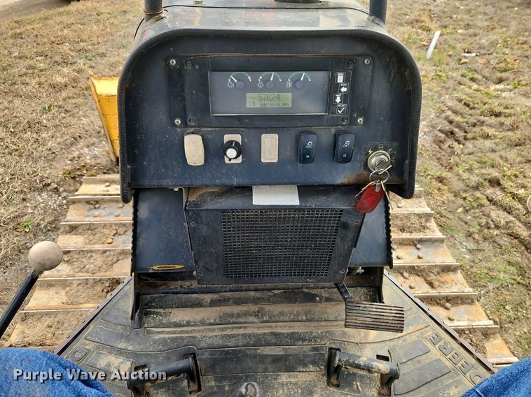 image for item DN7215 2005 John Deere 450J LT dozer