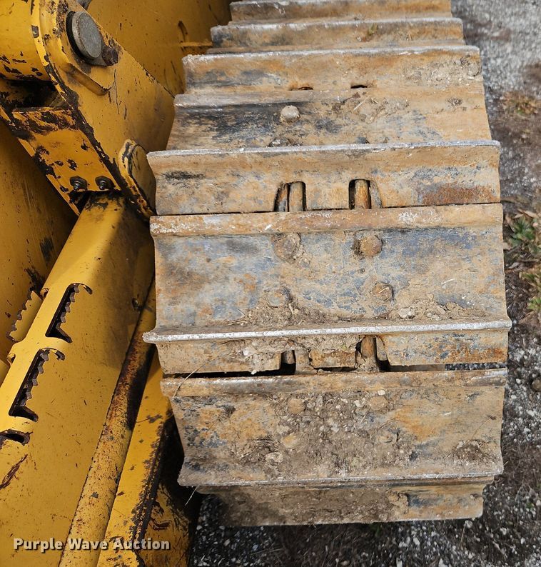 image for item DN7215 2005 John Deere 450J LT dozer