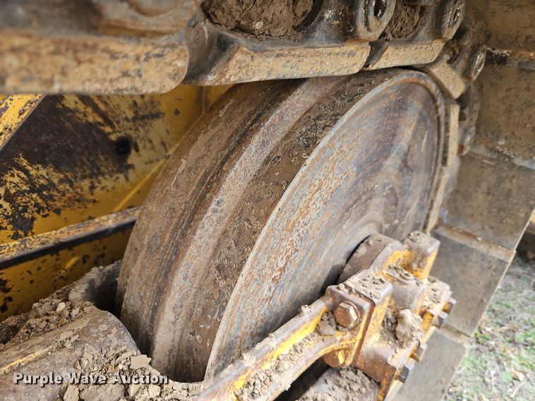 image for item DN7215 2005 John Deere 450J LT dozer