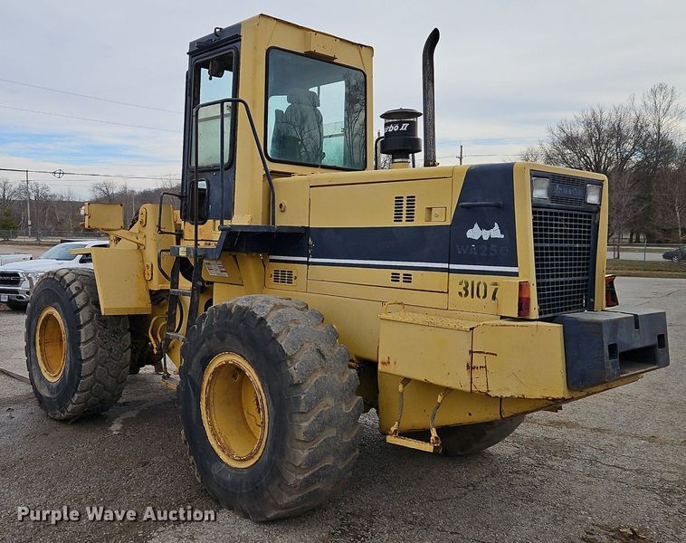 image for item DN7220 1994 Komatsu  WA250-1 wheel loader