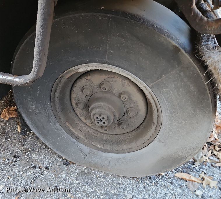 image for item DN7225 Bomag BW12R pneumatic roller