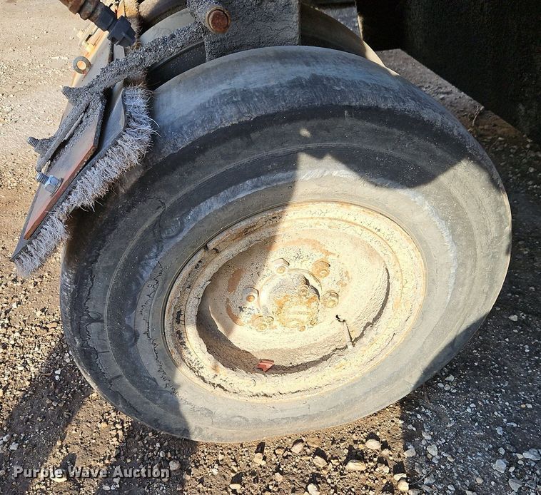 image for item DN7225 Bomag BW12R pneumatic roller