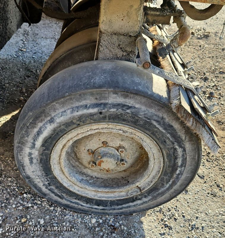 image for item DN7225 Bomag BW12R pneumatic roller