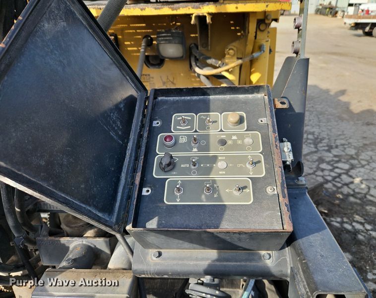 image for item DN7228 Caterpillar  AP-655C paver