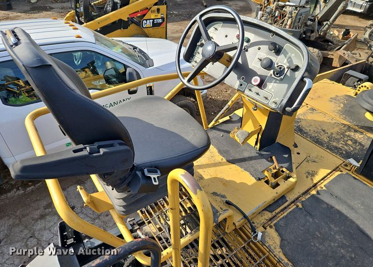 image for item DN7228 Caterpillar  AP-655C paver