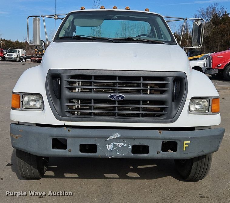 image for item DN7229 2000 Ford F650 Super Duty XL truck cab and chassis